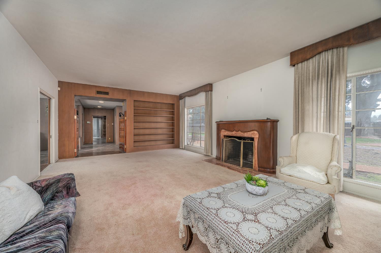 206 Meadow Ln, Modesto, CA 95351