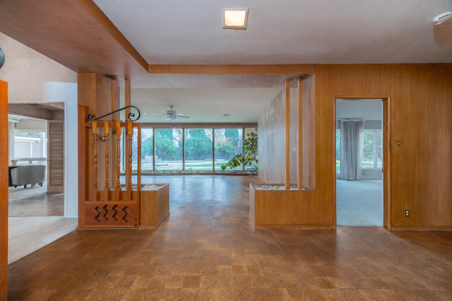 206 Meadow Ln, Modesto, CA 95351