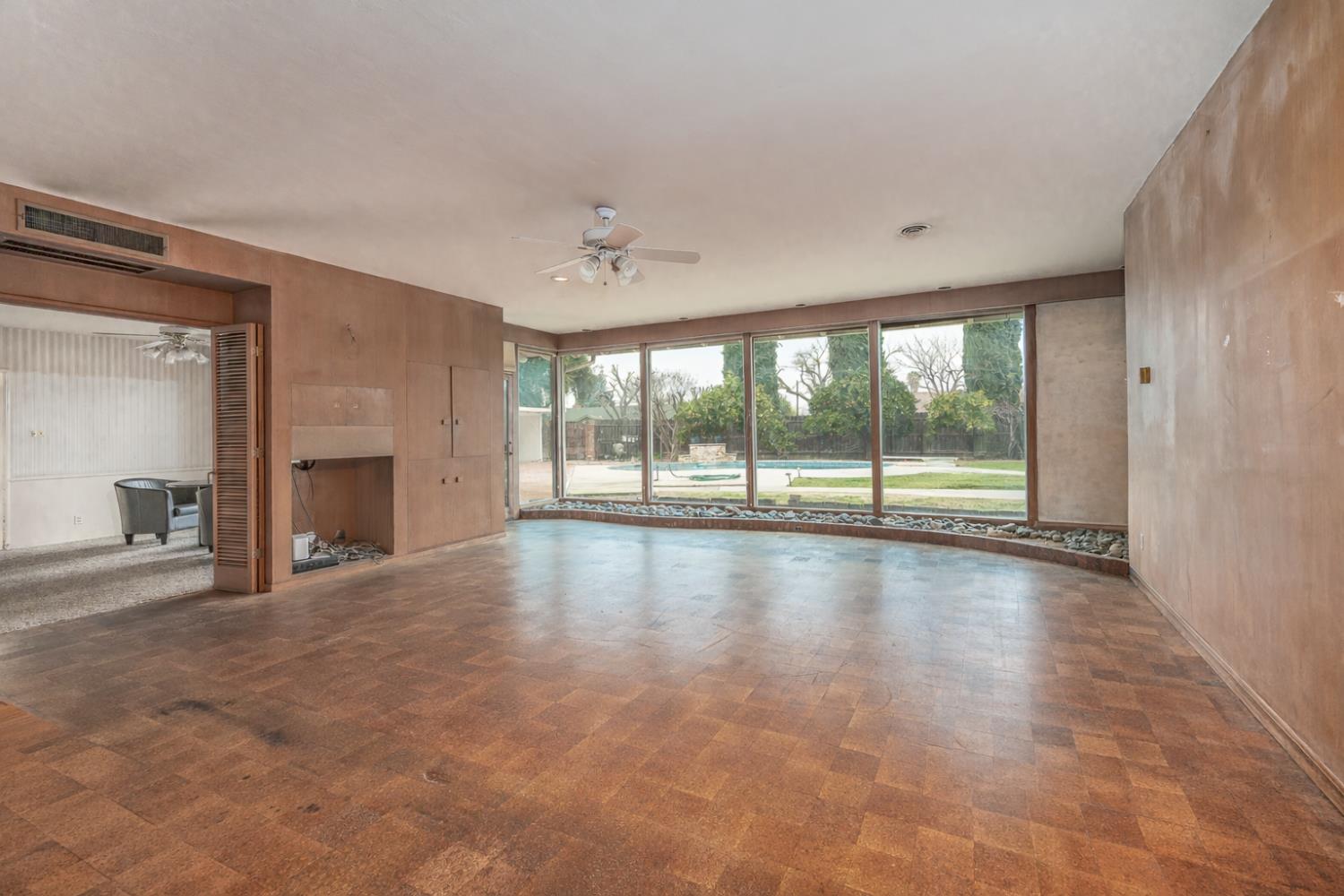 206 Meadow Ln, Modesto, CA 95351