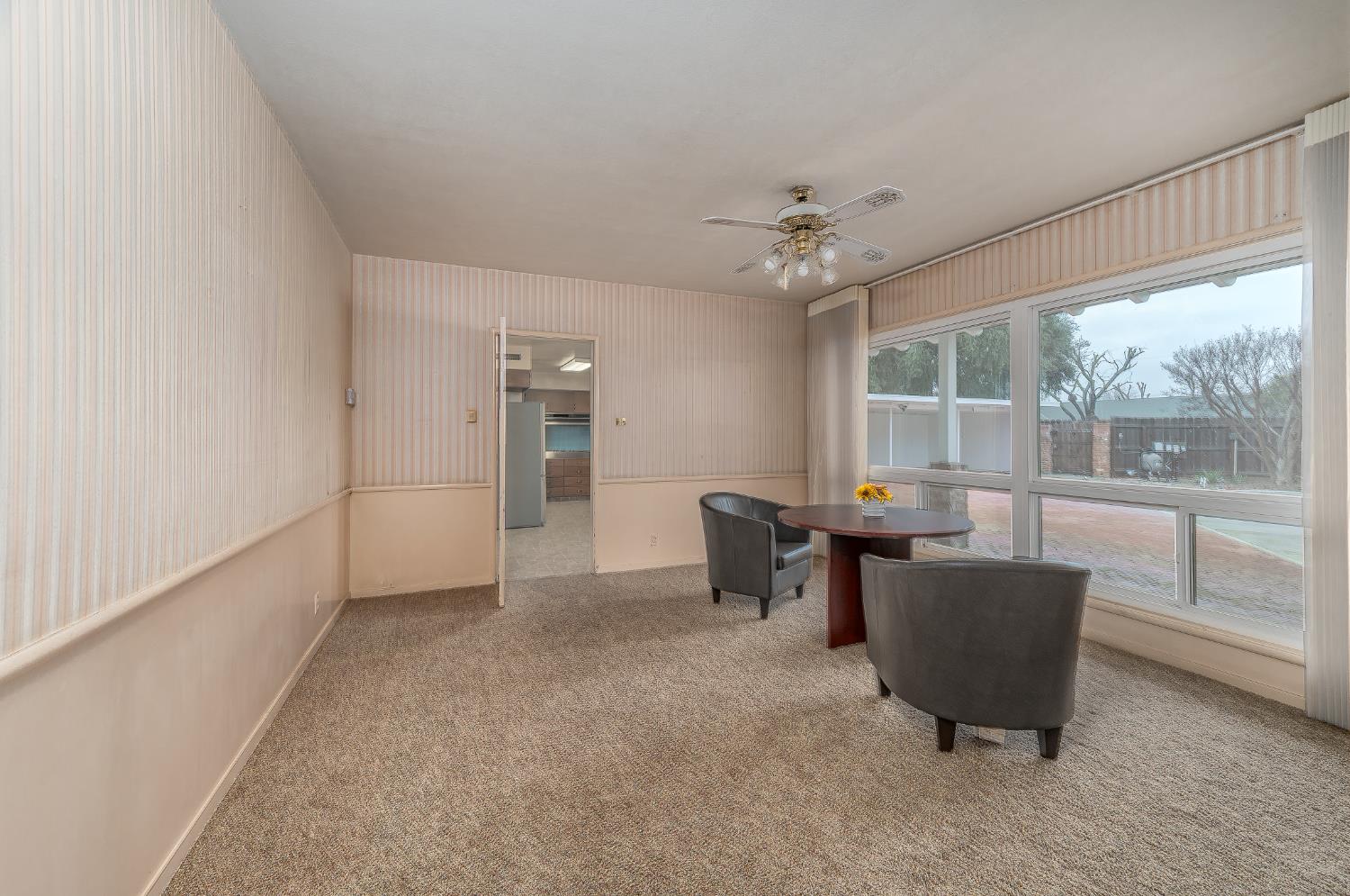 206 Meadow Ln, Modesto, CA 95351