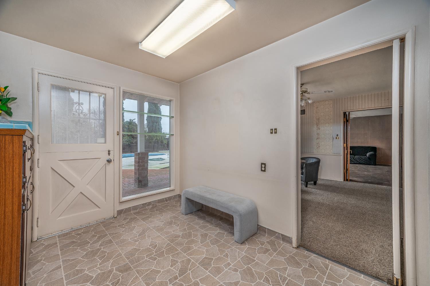 206 Meadow Ln, Modesto, CA 95351