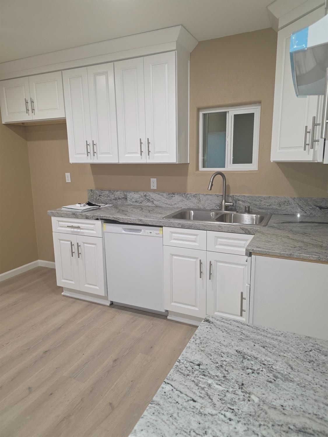 214 N Santa Clara St, Los Banos, CA 93635