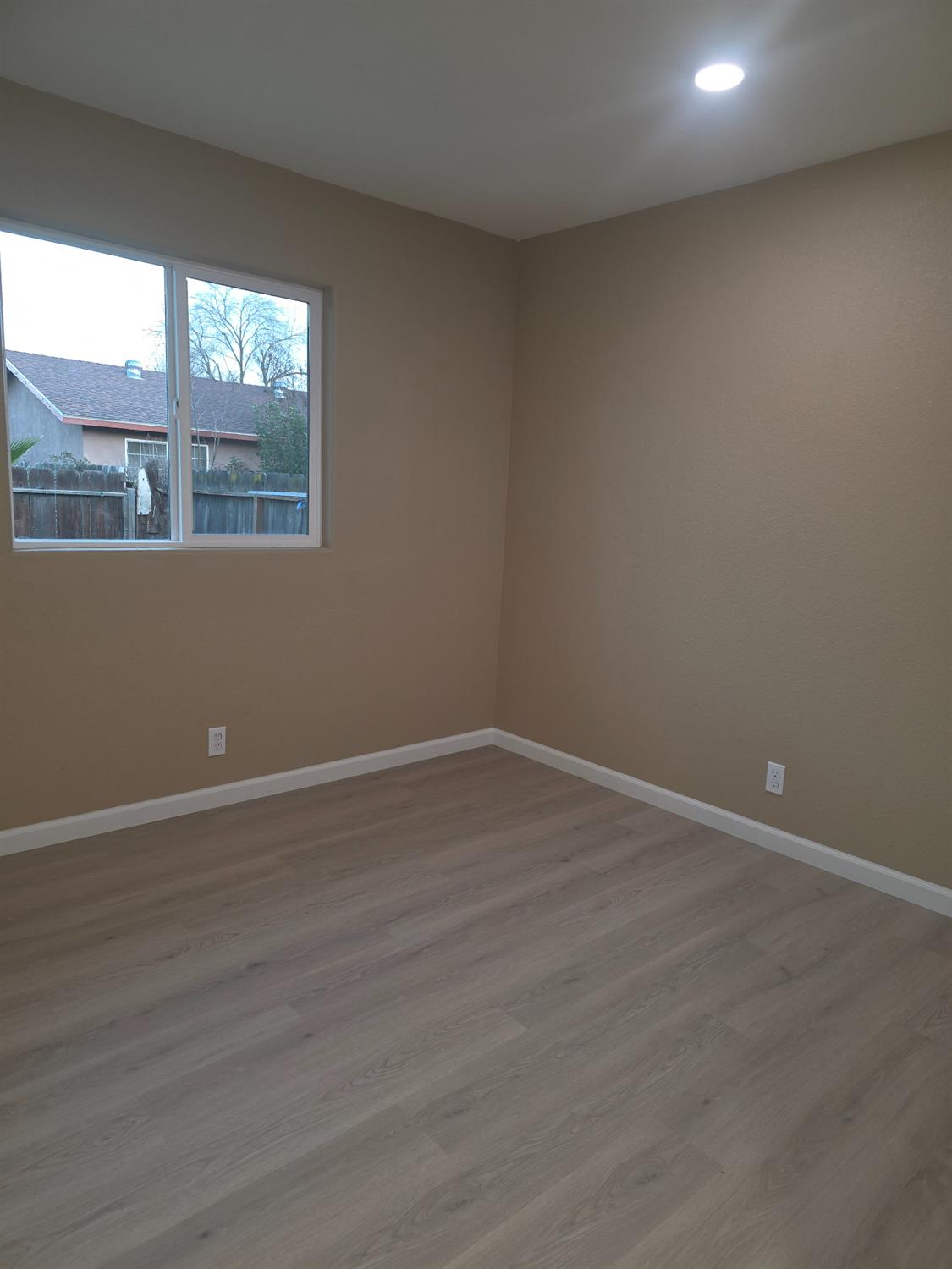 214 N Santa Clara St, Los Banos, CA 93635