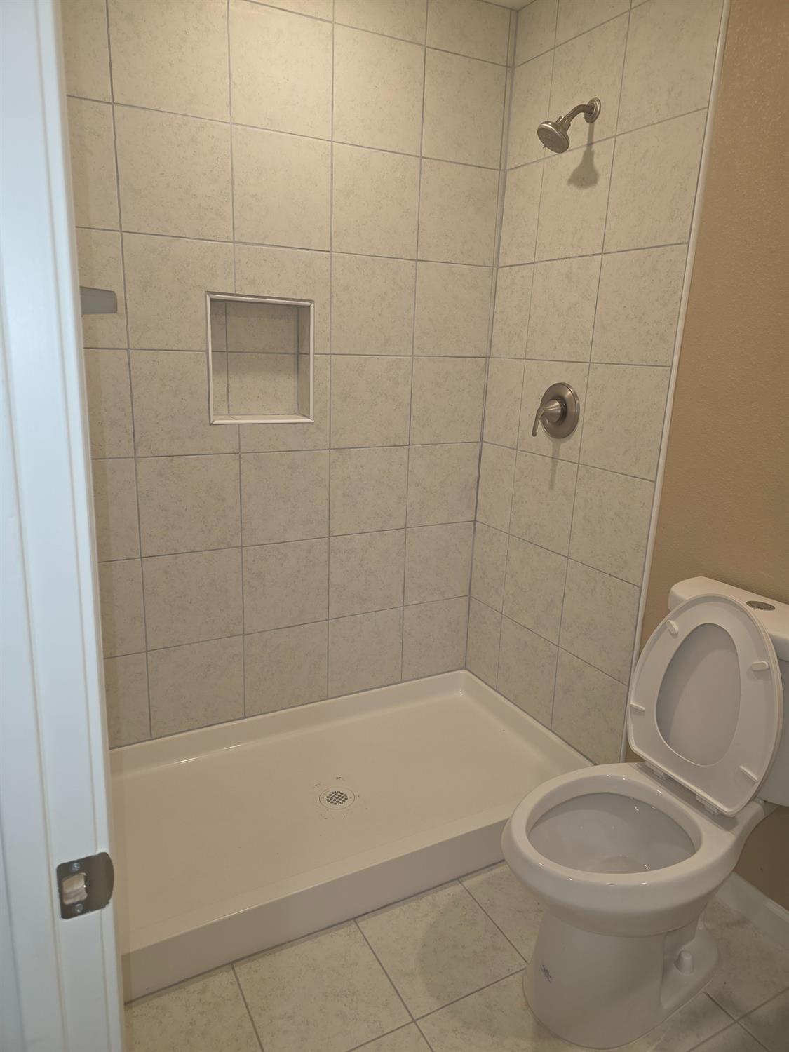 214 N Santa Clara St, Los Banos, CA 93635