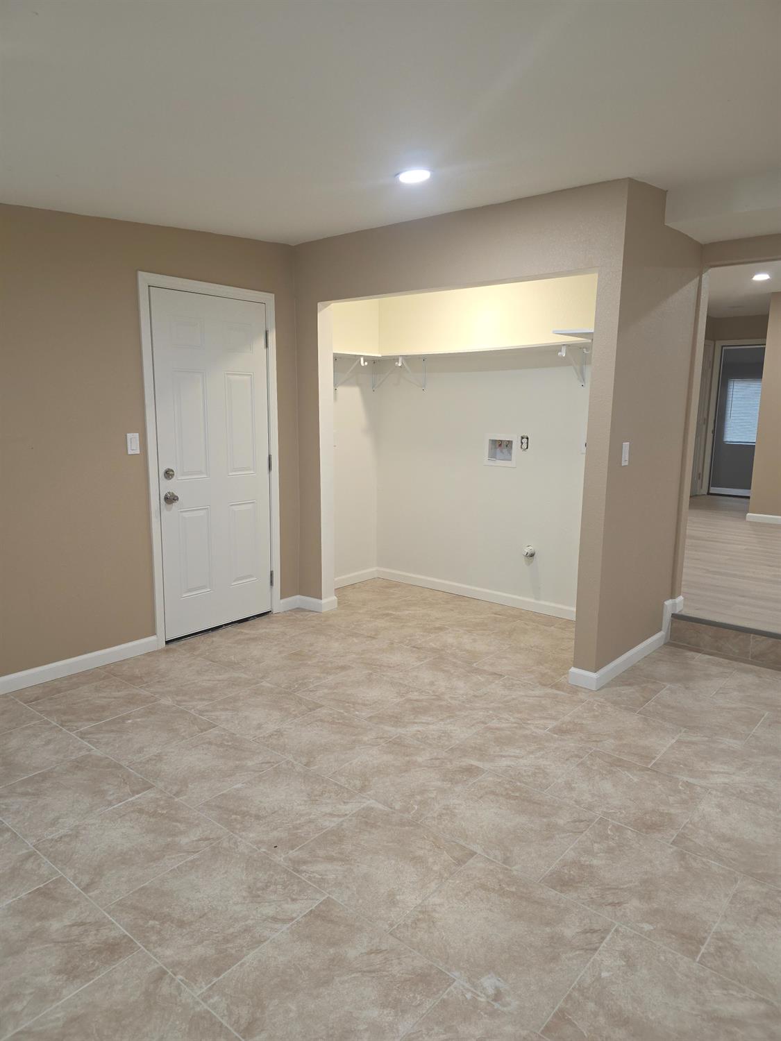 214 N Santa Clara St, Los Banos, CA 93635