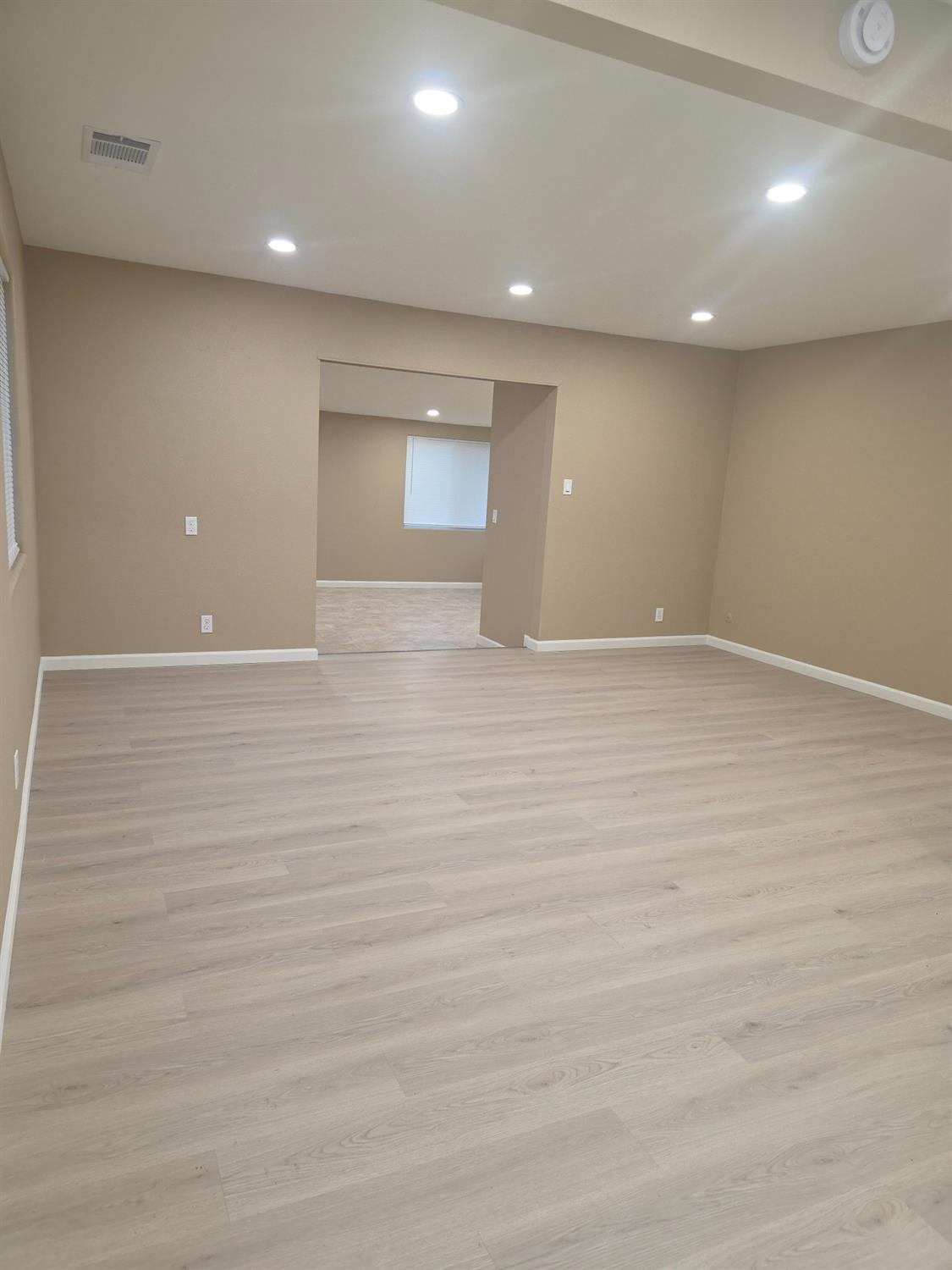 214 N Santa Clara St, Los Banos, CA 93635