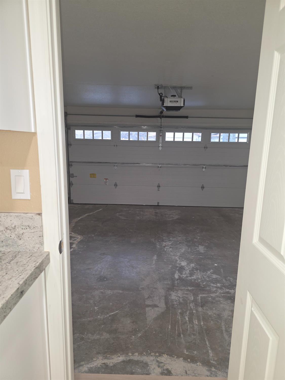 214 N Santa Clara St, Los Banos, CA 93635