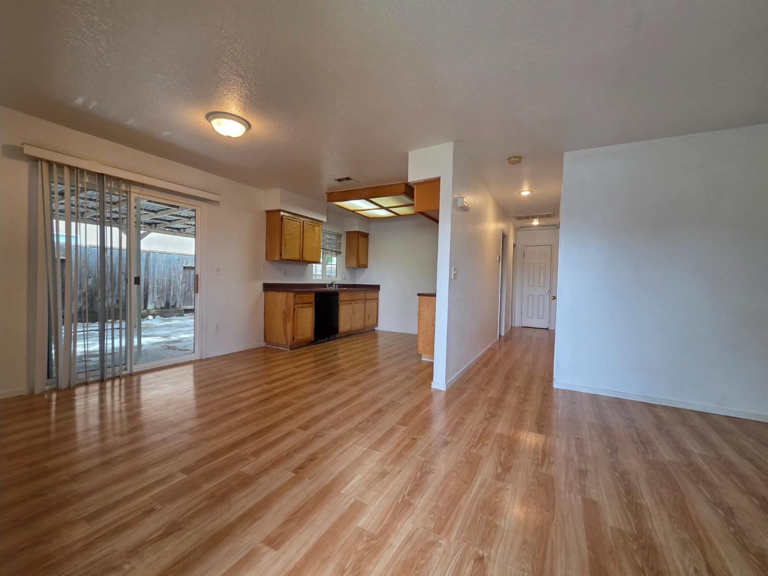 93 S Dana Ave, Planada, CA 95365