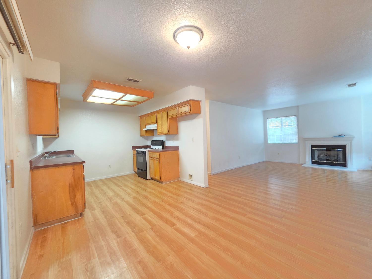 93 S Dana Ave, Planada, CA 95365