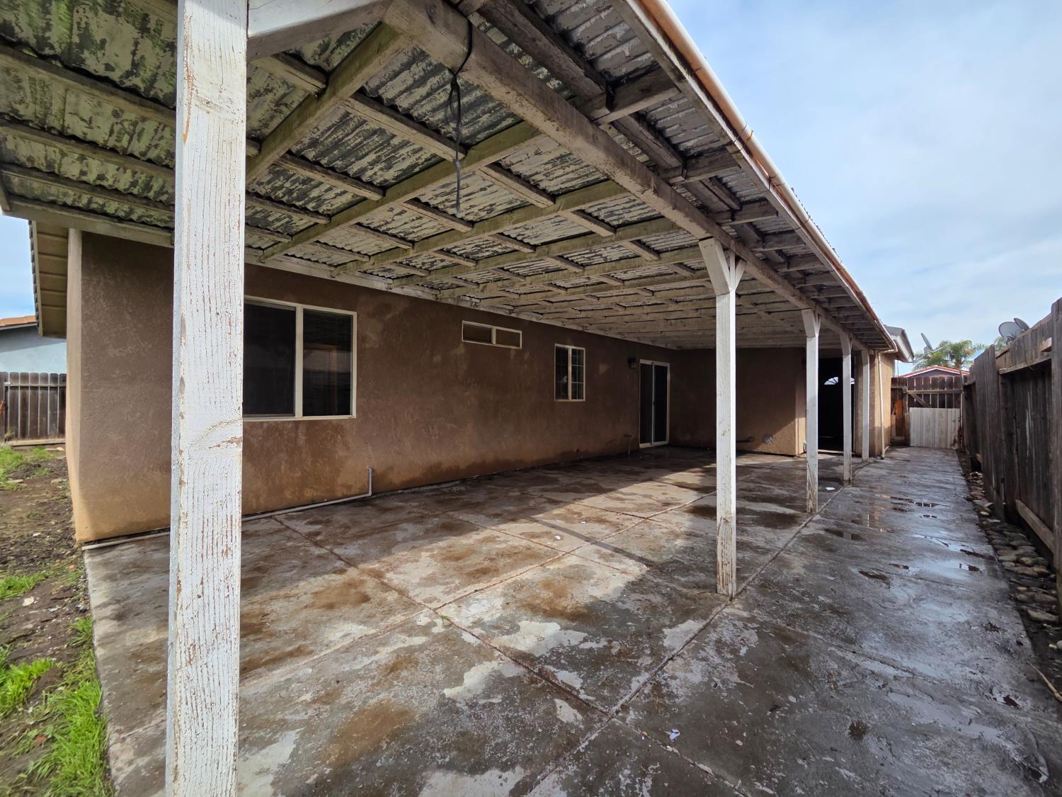 93 S Dana Ave, Planada, CA 95365