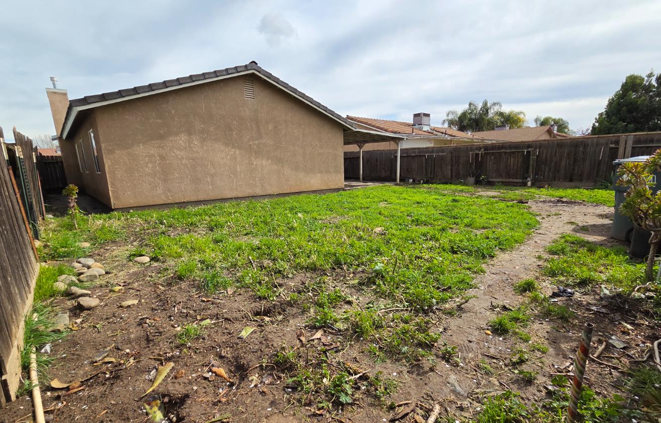 93 S Dana Ave, Planada, CA 95365