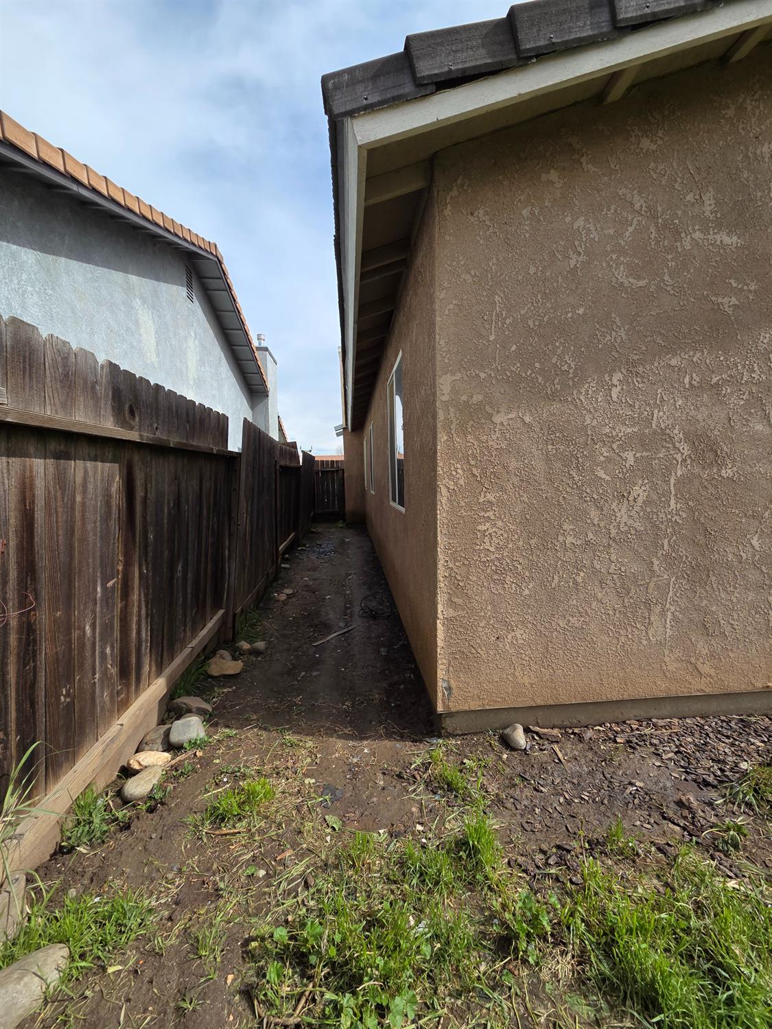 93 S Dana Ave, Planada, CA 95365