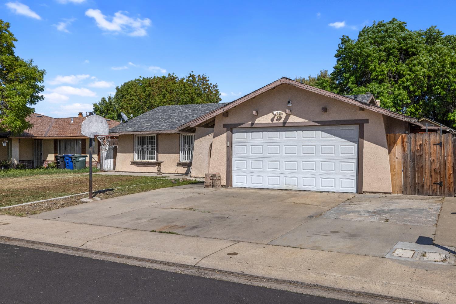 808 Cadillac Dr, Modesto, CA 95351