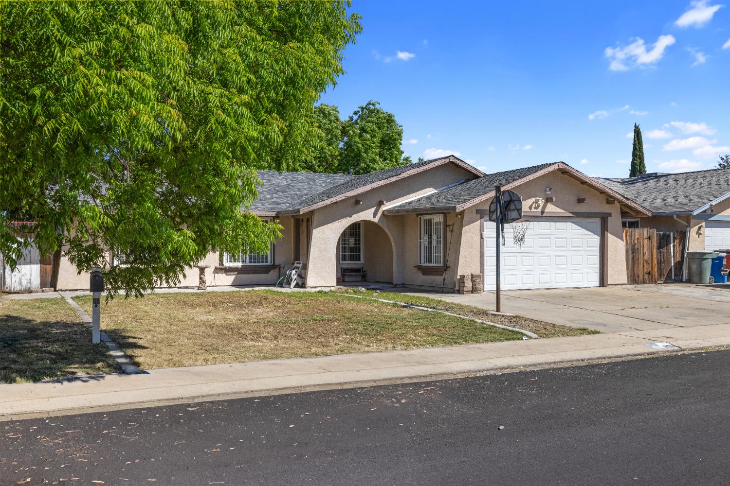 808 Cadillac Dr, Modesto, CA 95351