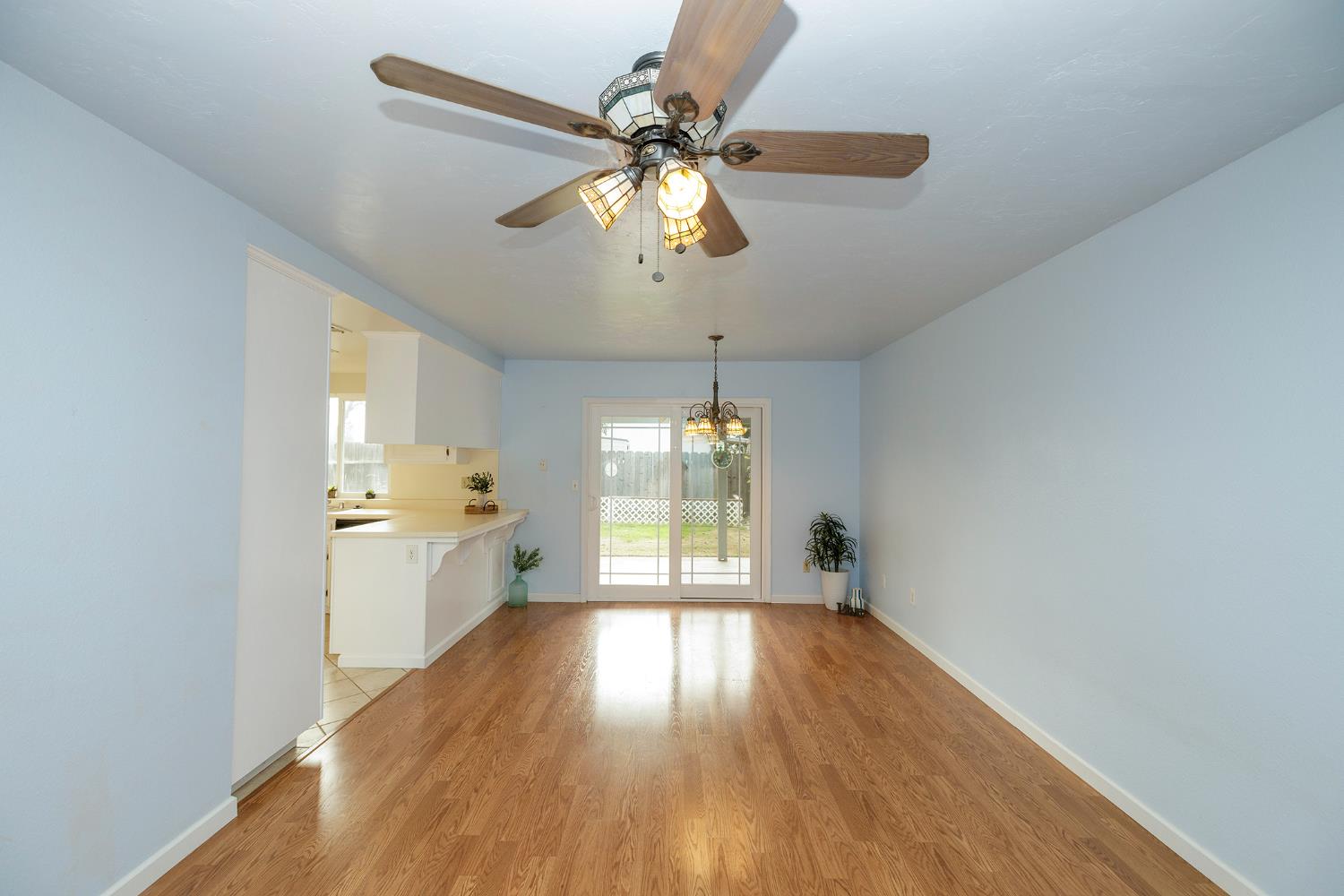 495 Valdapena Way, Escalon, CA 95320