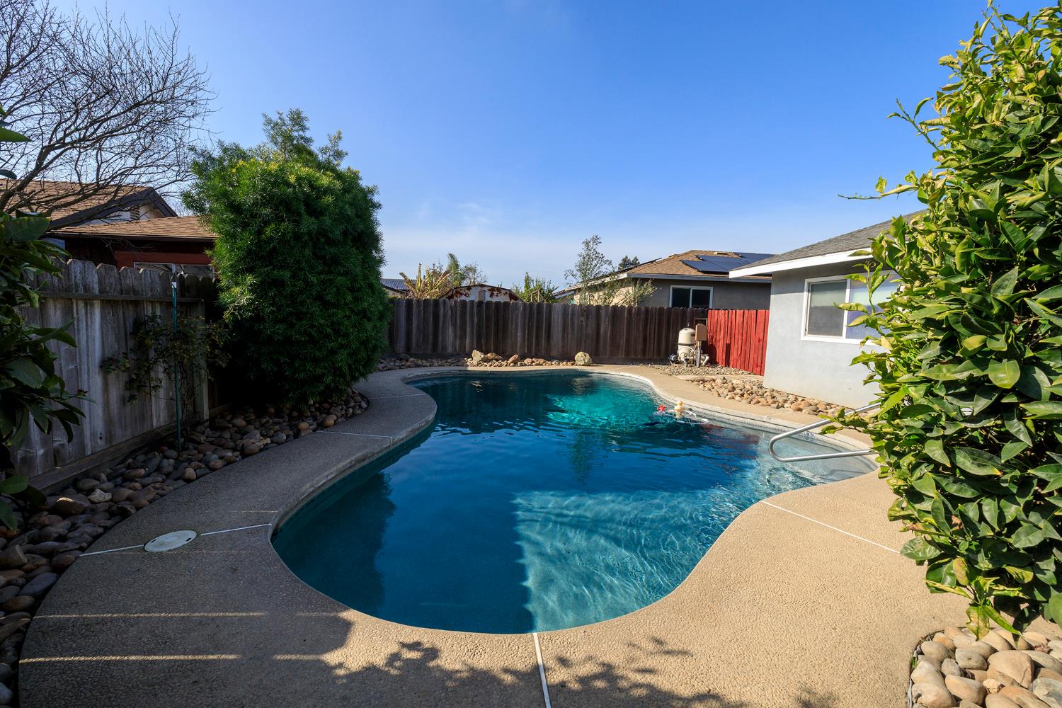 495 Valdapena Way, Escalon, CA 95320