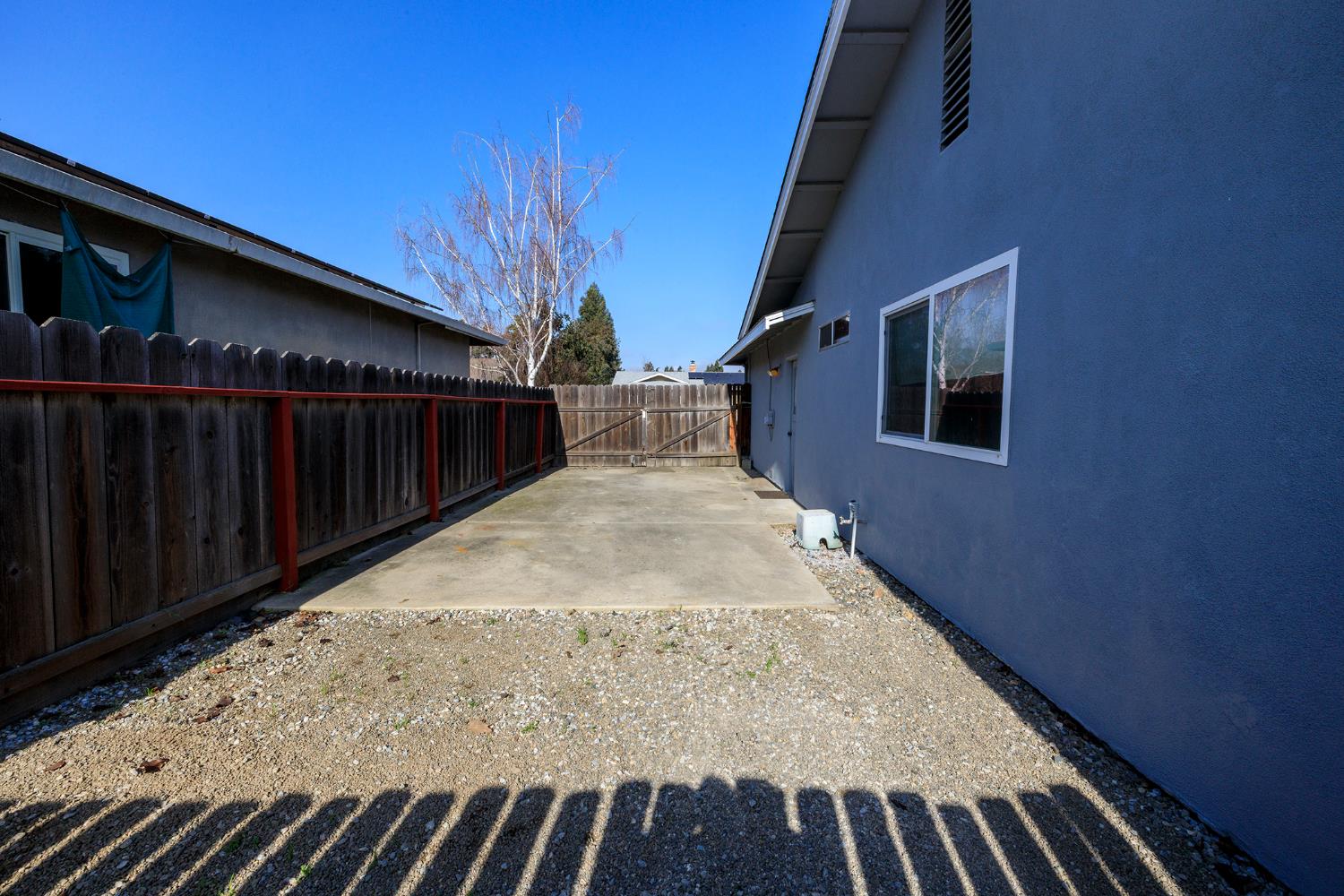 495 Valdapena Way, Escalon, CA 95320