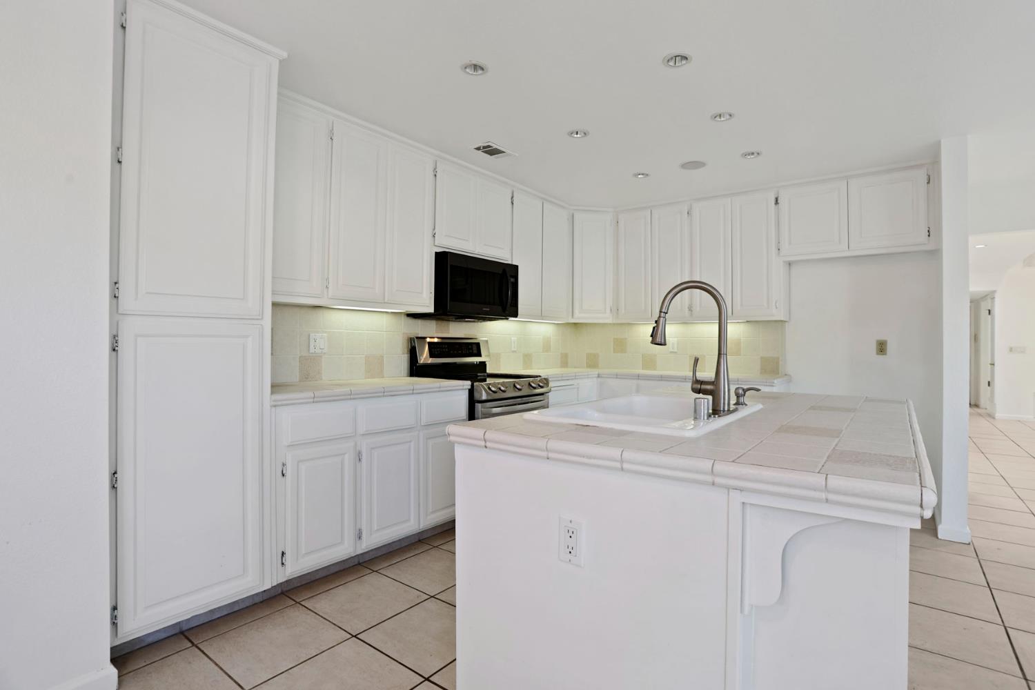 1040 Copper Park Ln, Modesto, CA 95355