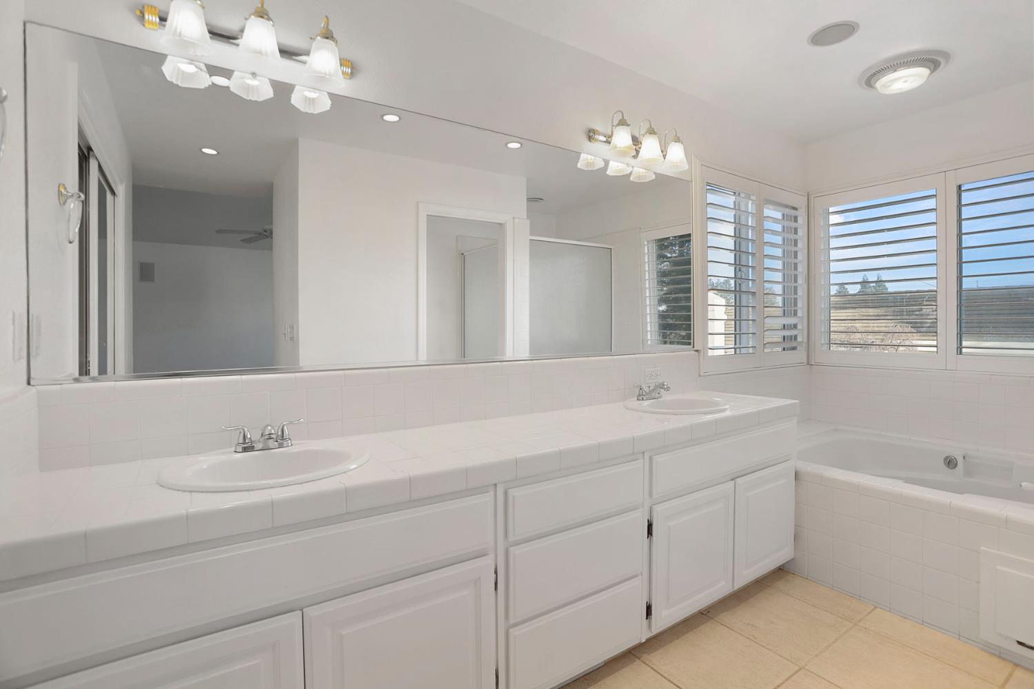 1040 Copper Park Ln, Modesto, CA 95355