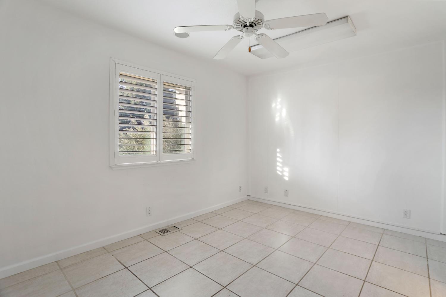 1040 Copper Park Ln, Modesto, CA 95355