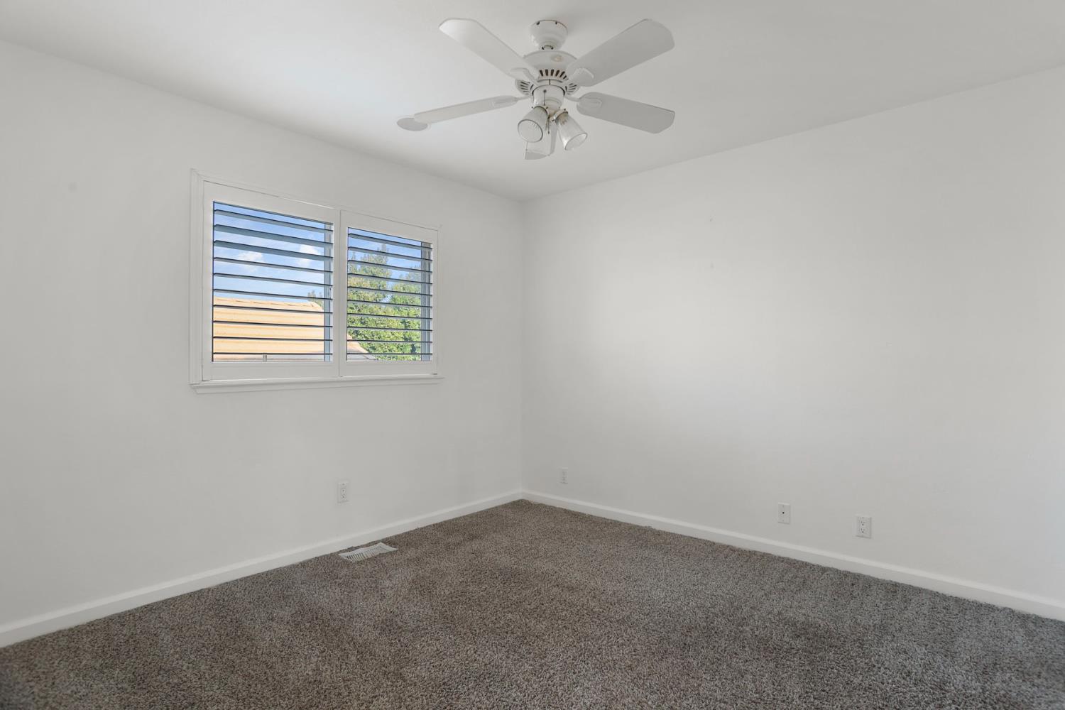 1040 Copper Park Ln, Modesto, CA 95355