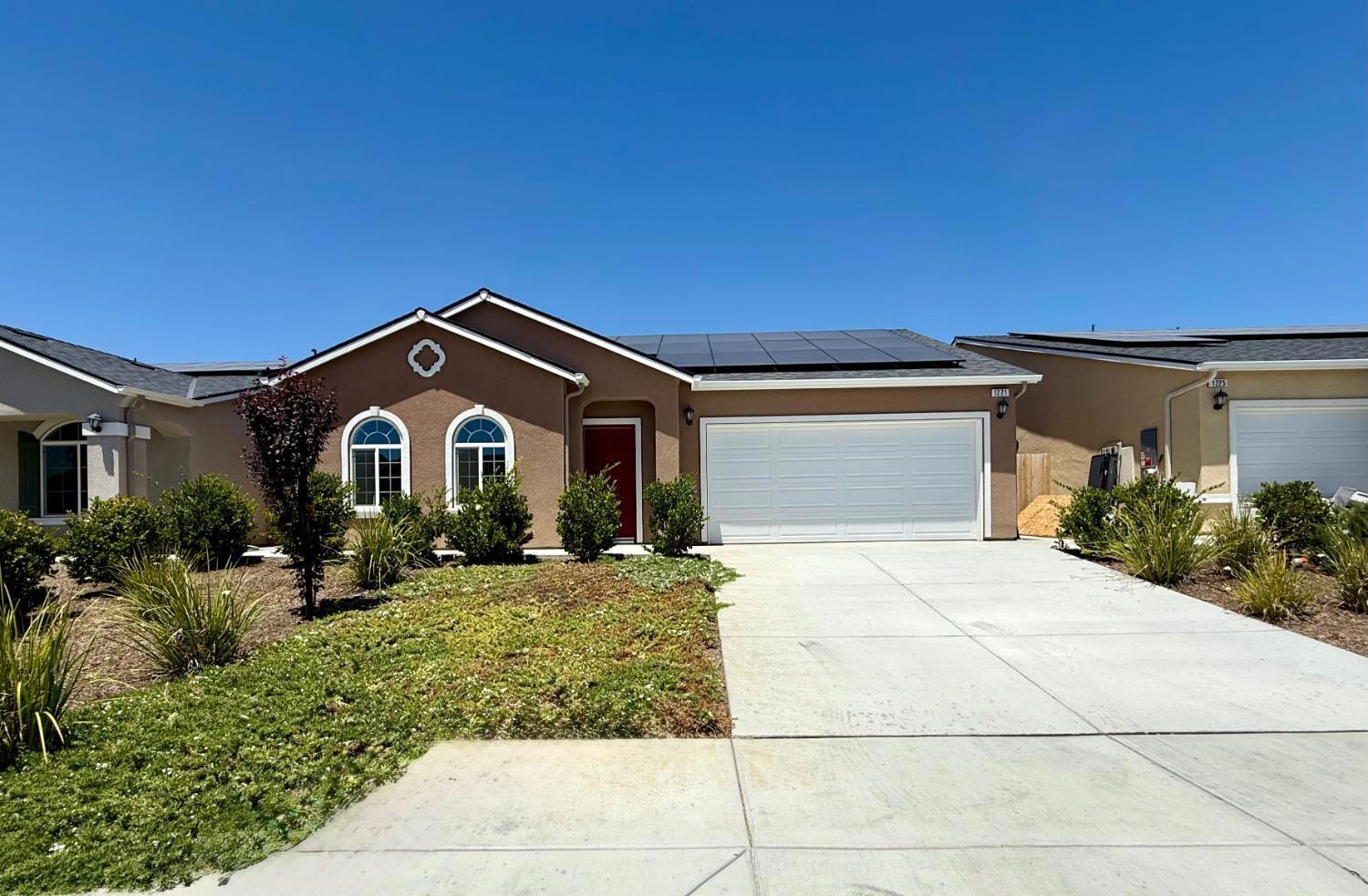 1221 E Orange St, Avenal, CA 93204