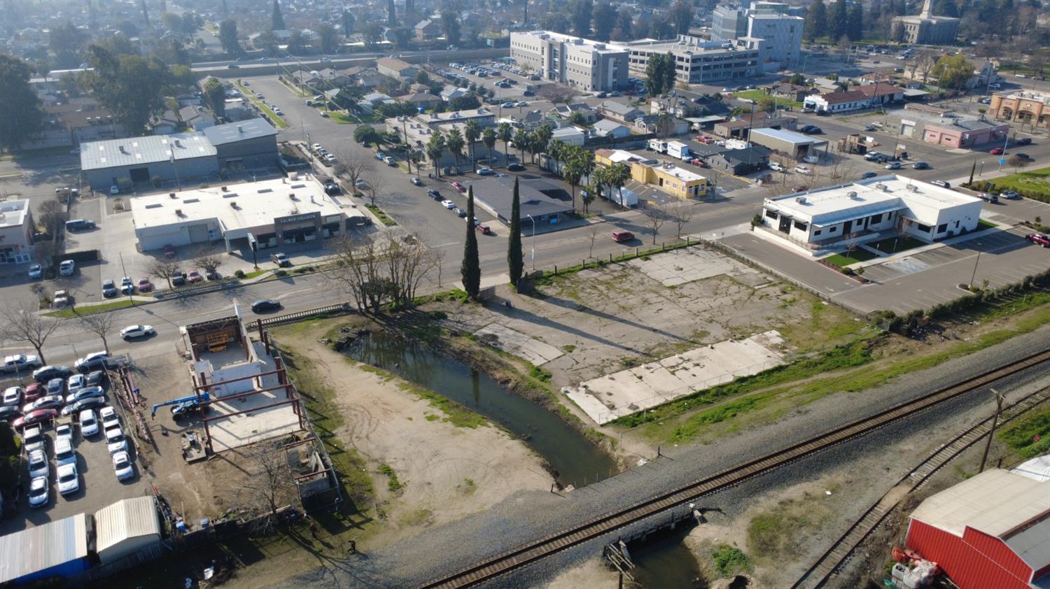 300 S Gateway Dr, Madera, CA 93637