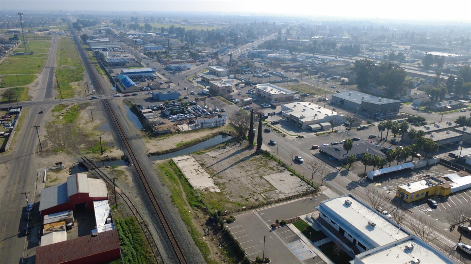 300 S Gateway Dr, Madera, CA 93637