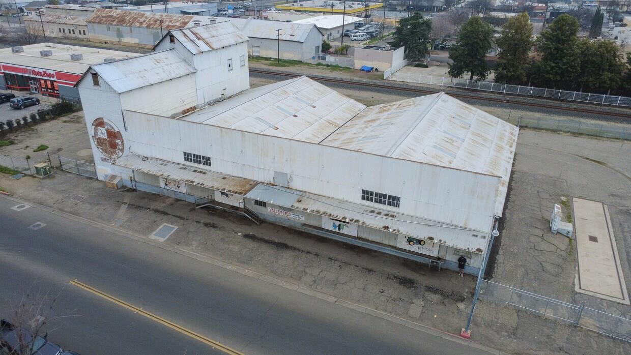 121 N Gateway Dr, Madera, CA 93637