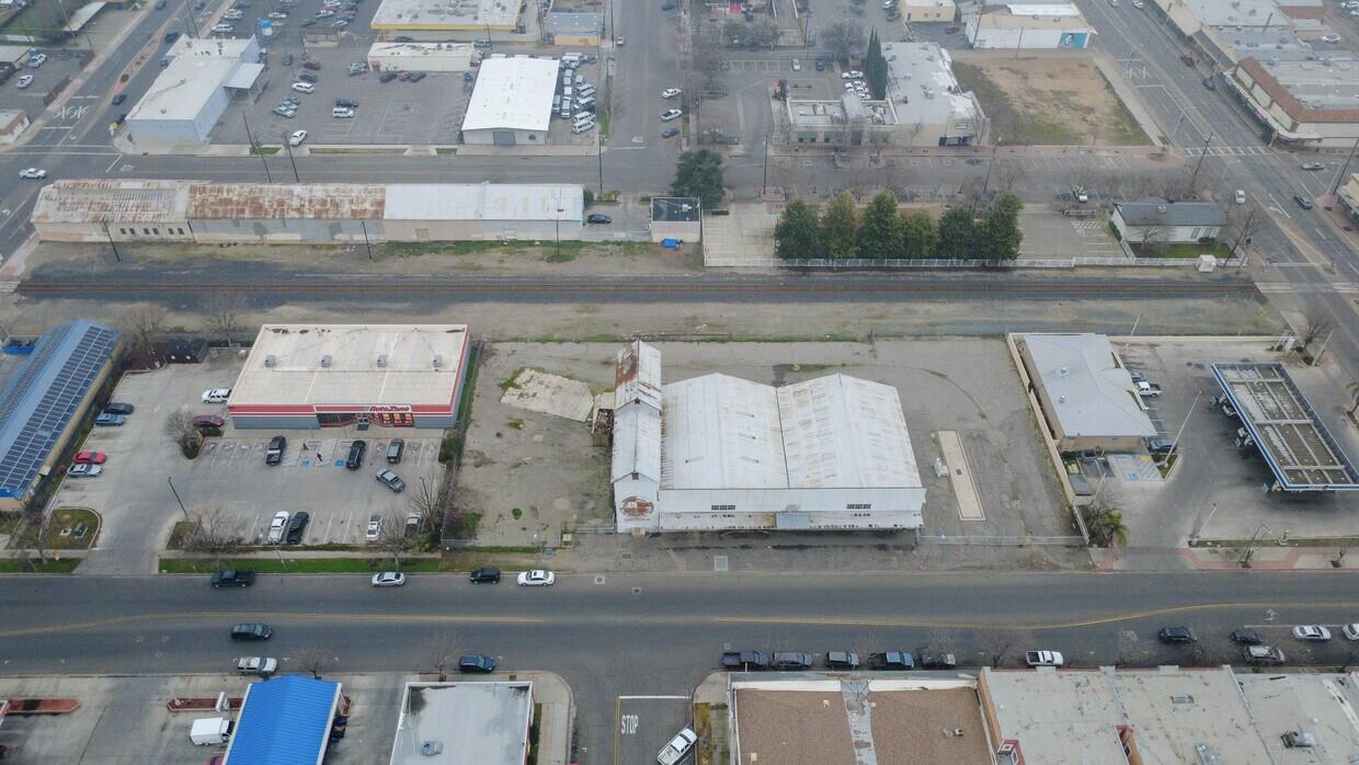 121 N Gateway Dr, Madera, CA 93637