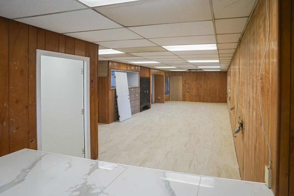 121 N Gateway Dr, Madera, CA 93637