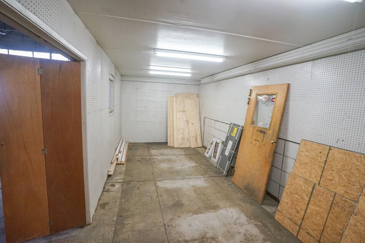 121 N Gateway Dr, Madera, CA 93637