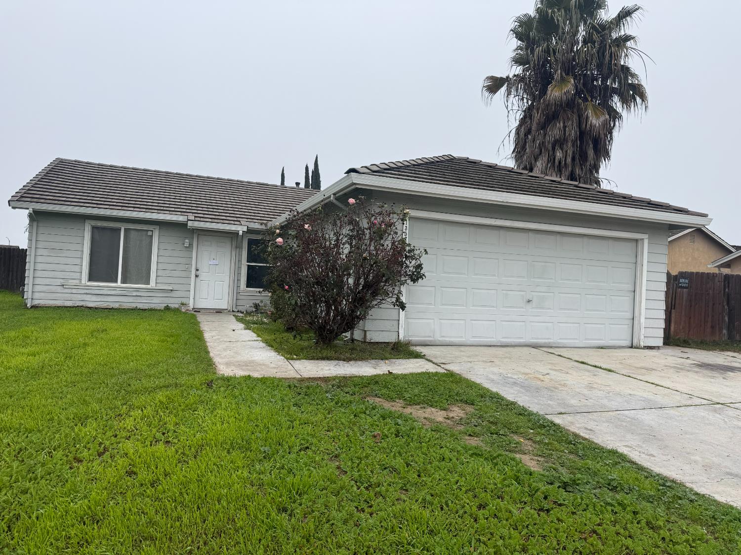 1352 N Saint Francis Dr, Los Banos, CA 93635