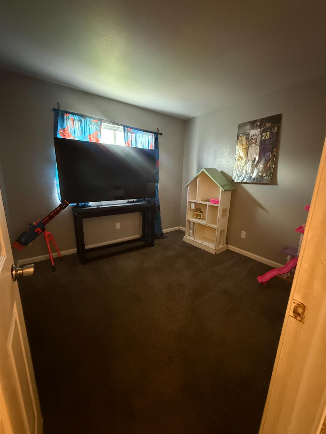 1352 N Saint Francis Dr, Los Banos, CA 93635