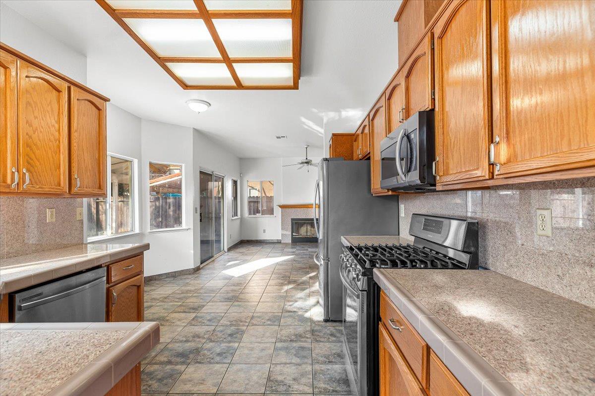 3624 Effingham Ln, Modesto, CA 95357