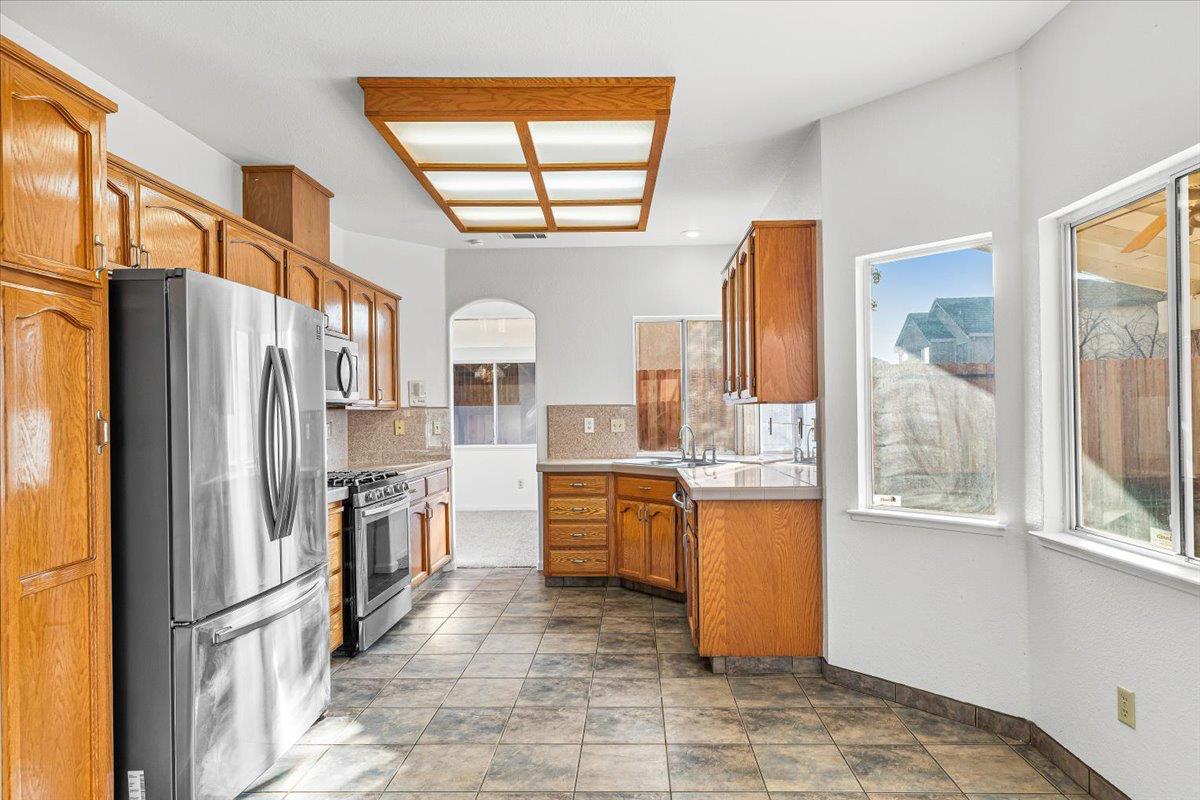 3624 Effingham Ln, Modesto, CA 95357