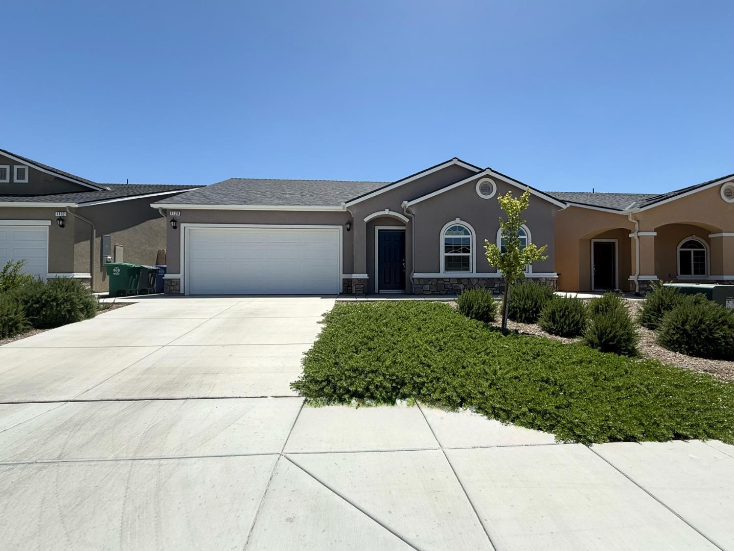 1128 E Orange St, Avenal, CA 93204