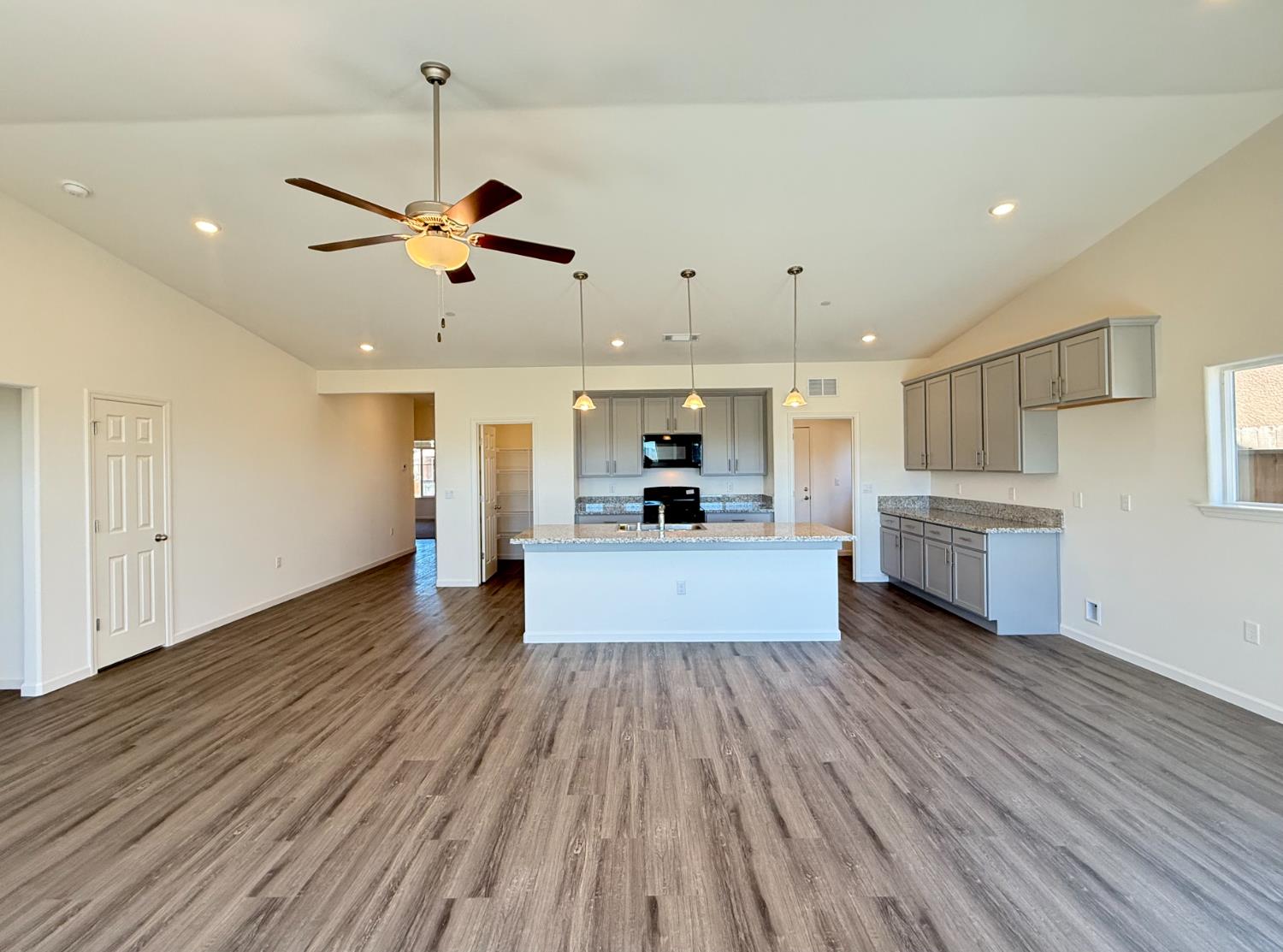 1200 E Orange St, Avenal, CA 93204