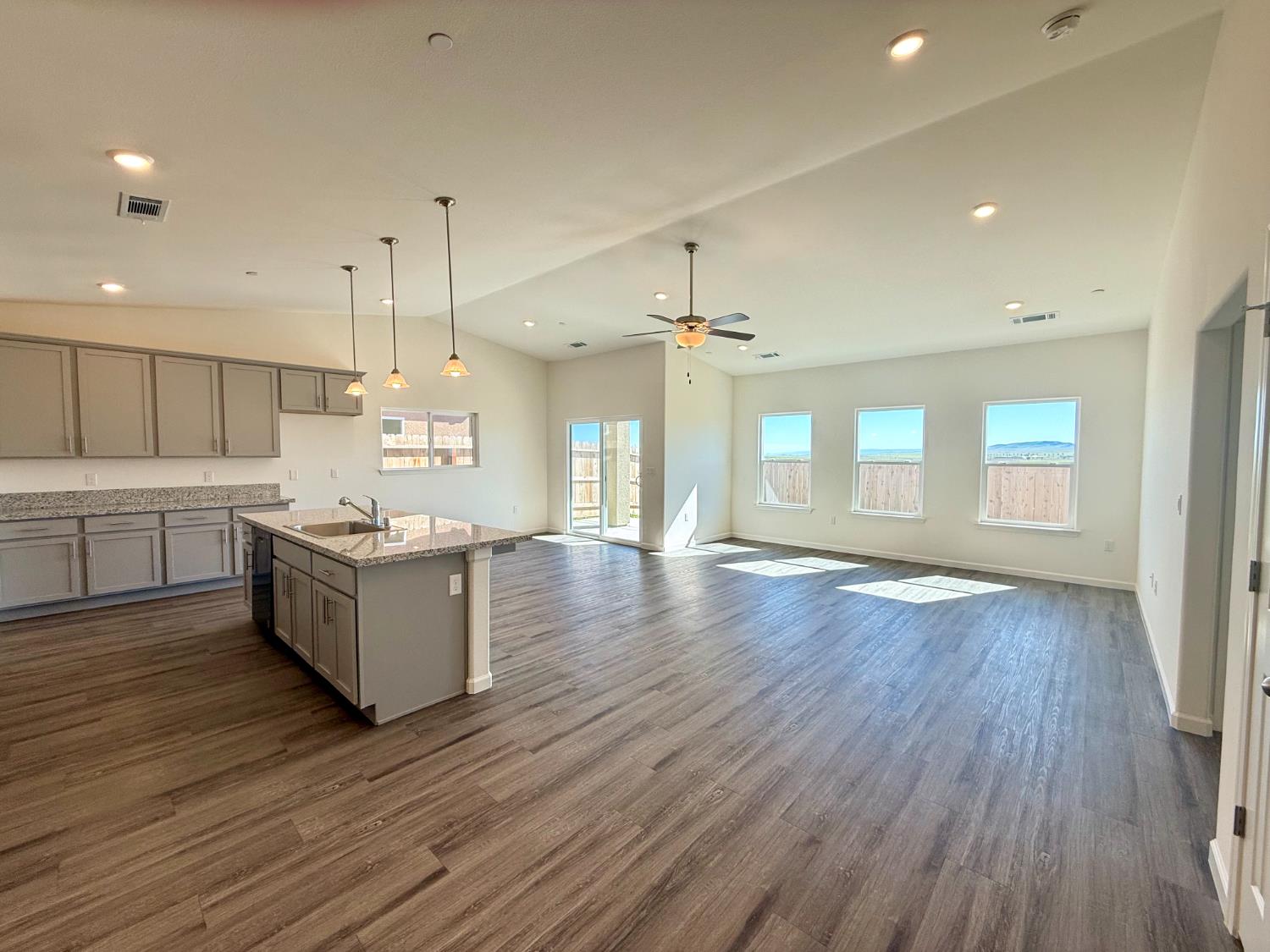 1200 E Orange St, Avenal, CA 93204