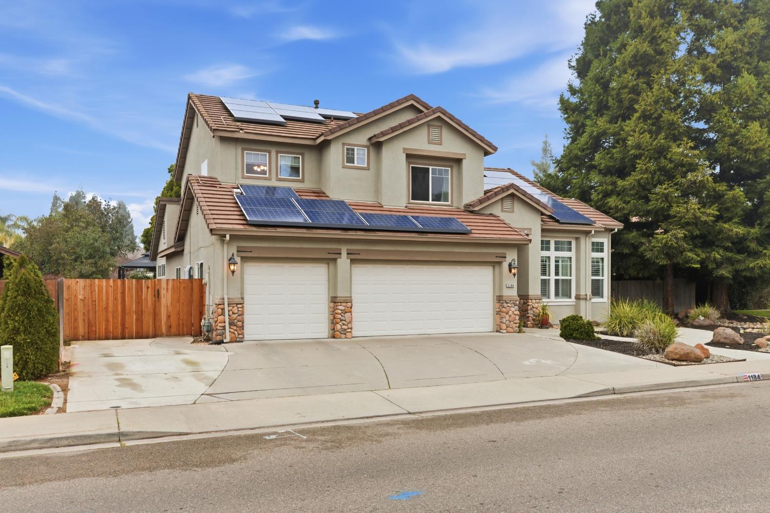 1184 River Ave, Oakdale, CA 95361