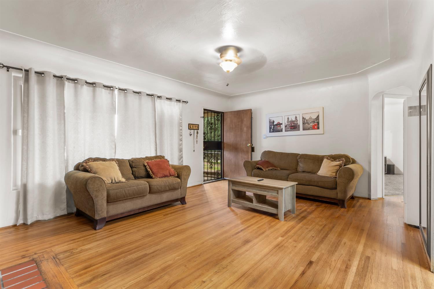 2344 Regal Rd, Modesto, CA 95358