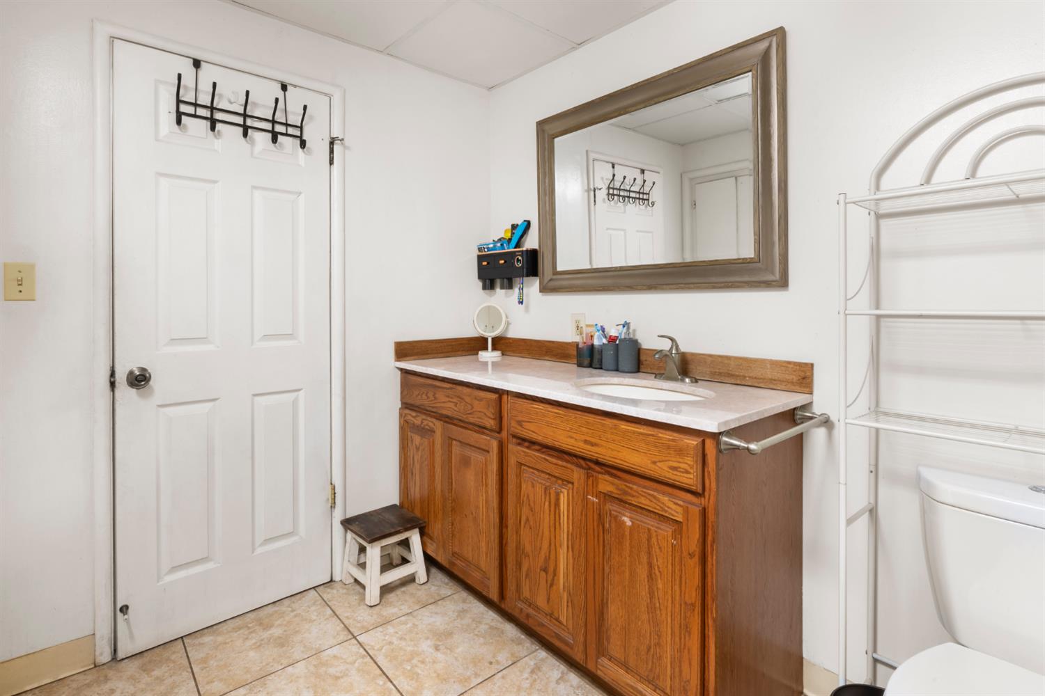 2344 Regal Rd, Modesto, CA 95358