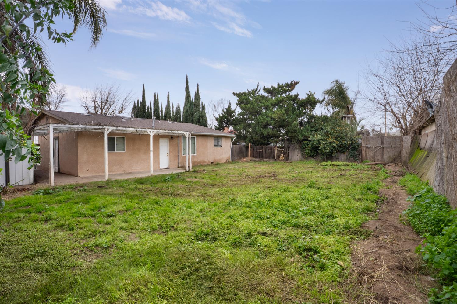 2344 Regal Rd, Modesto, CA 95358