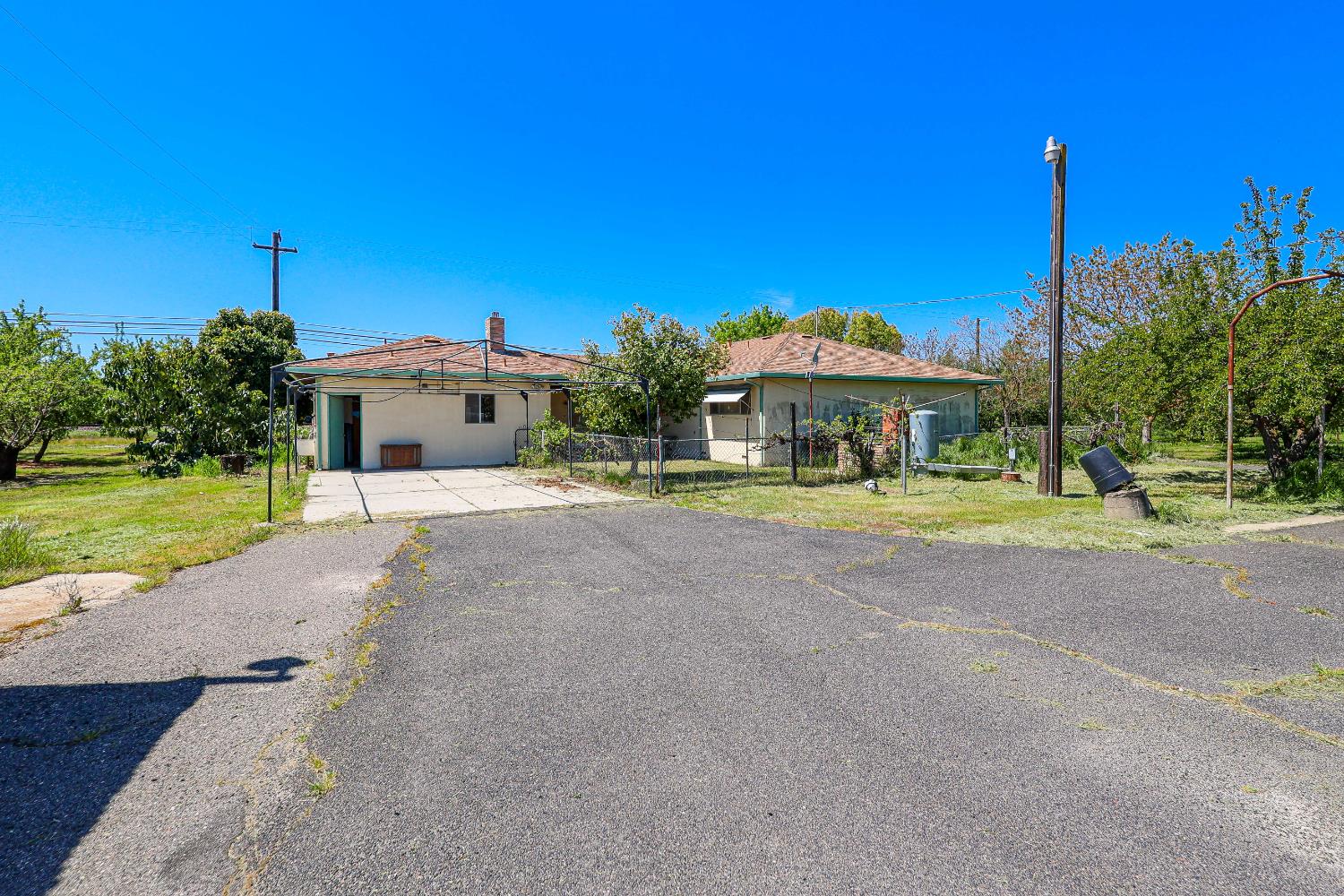 19688 SANTA FE, Escalon, CA 95320