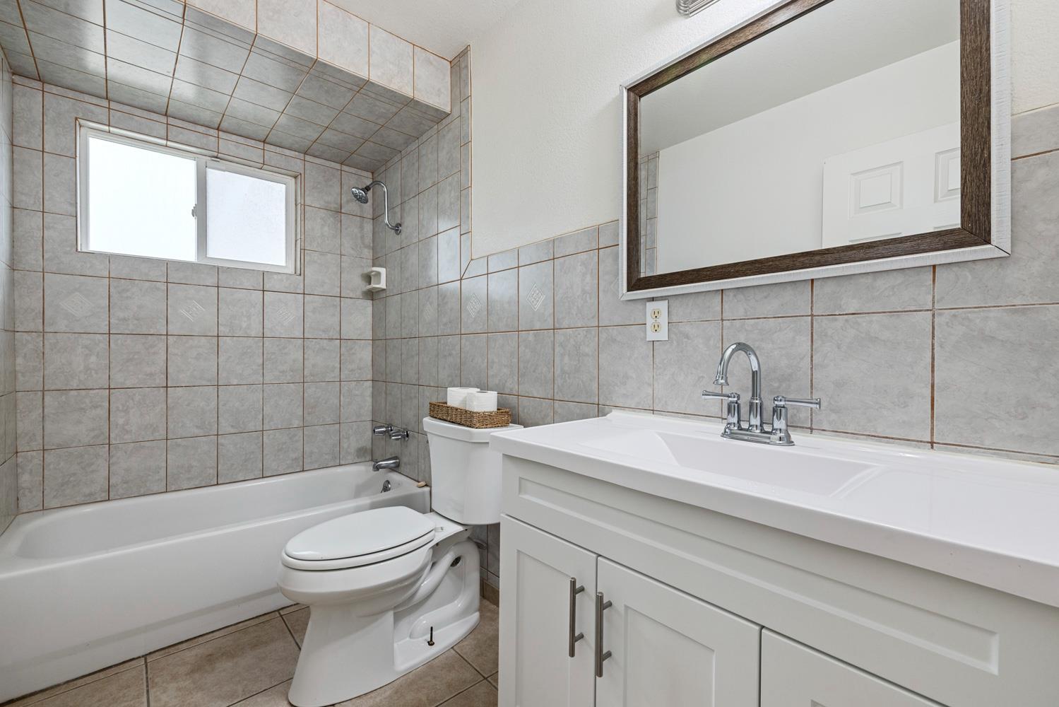 747 Prusso St, Livingston, CA 95334