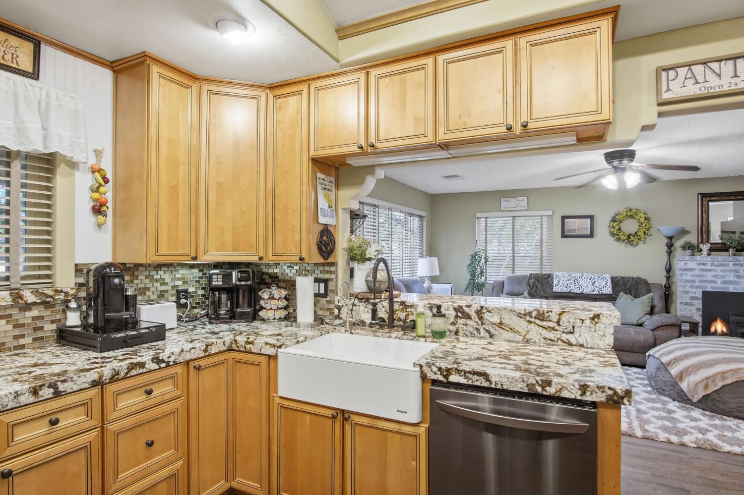 1087 E A St, Oakdale, CA 95361