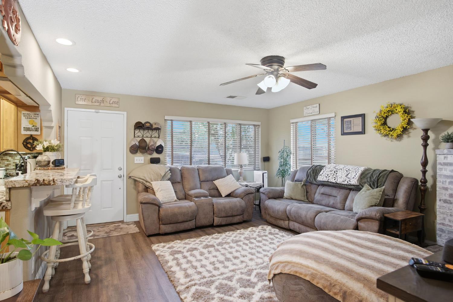 1087 E A St, Oakdale, CA 95361