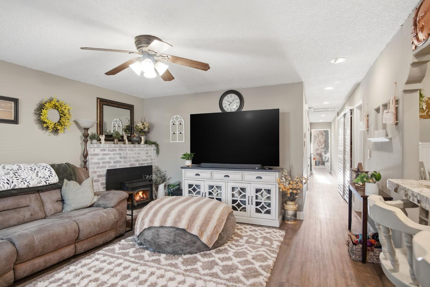 1087 E A St, Oakdale, CA 95361