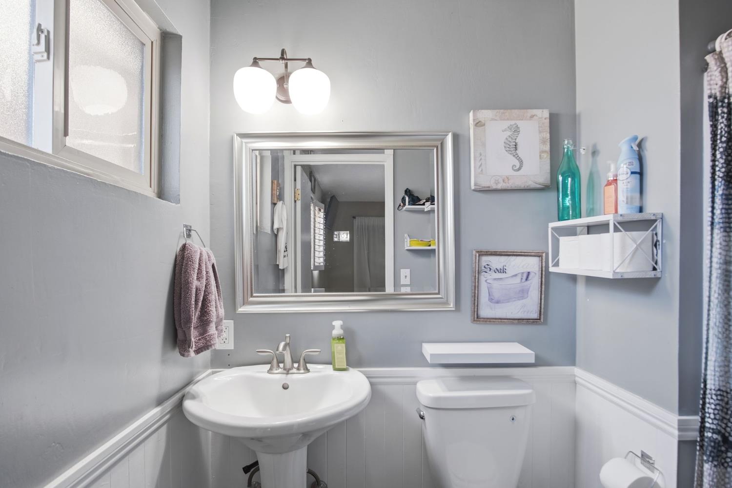 1087 E A St, Oakdale, CA 95361