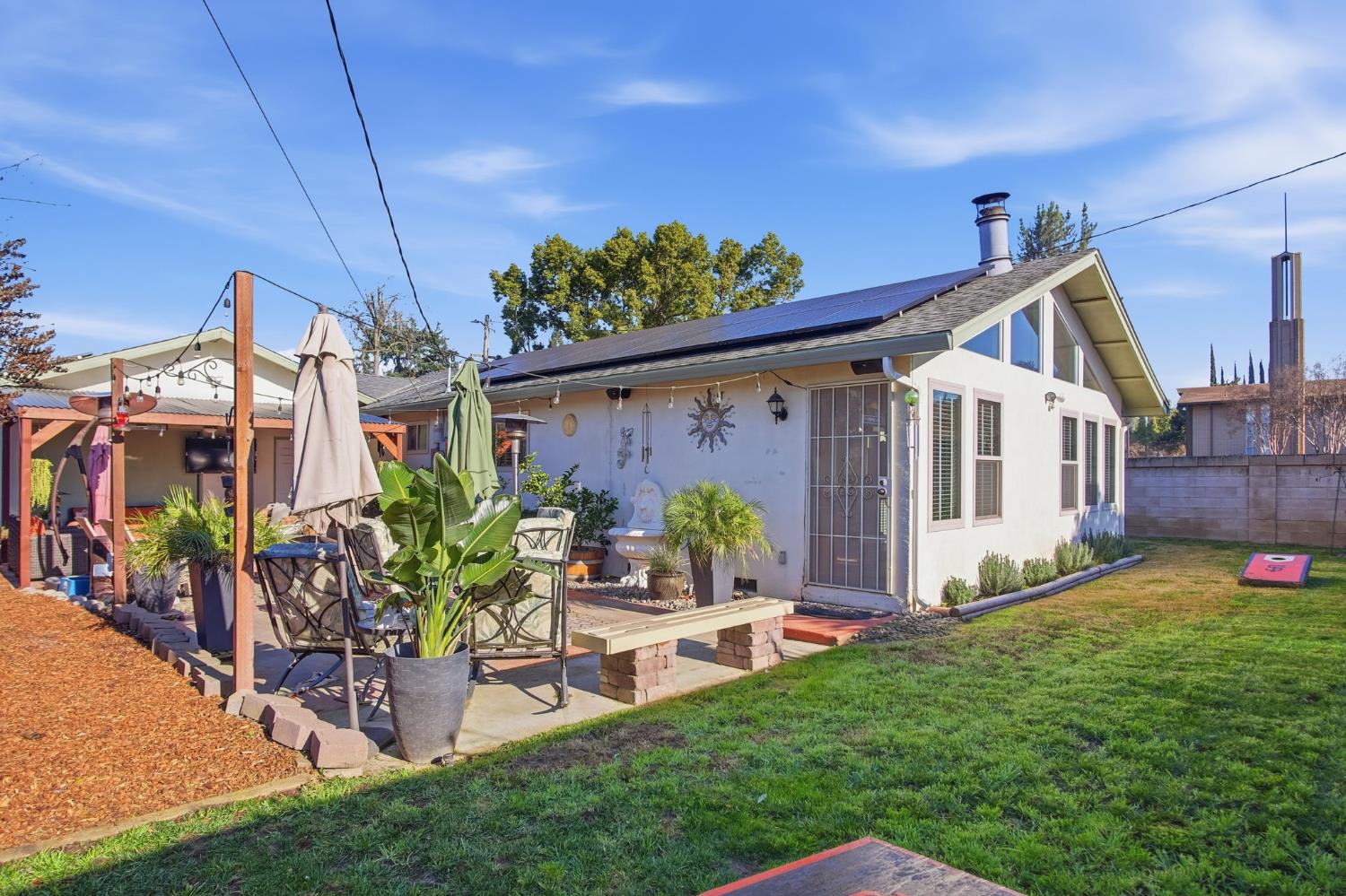 1087 E A St, Oakdale, CA 95361